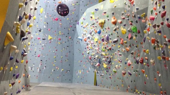 和歌山県のクライミング施設「Titan Wall（タイタンウォール） クライミングジム」